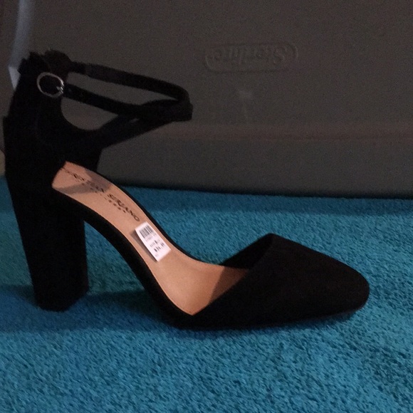 🌹🌹super cute NWT Black beauty zipper in back - Picture 2 of 6